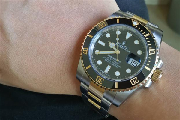 男士戴多大的表盘合适,男生戴表表盘多大比较好