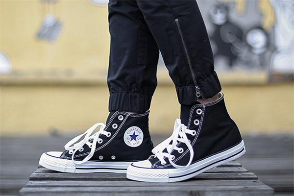 匡威鞋子的标志,匡威帆布鞋标志有几种 匡威鞋子的标志,匡威帆布鞋标志有几种