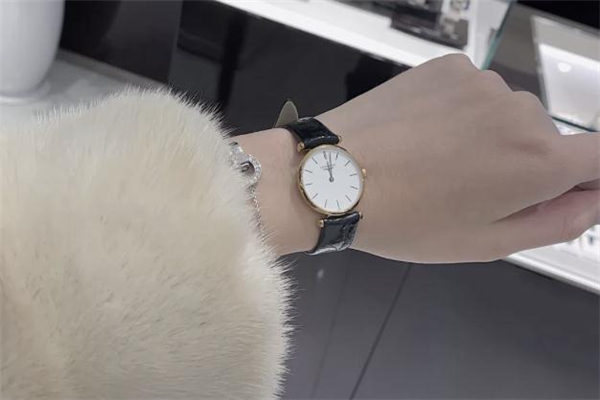 浪琴跟万国哪个档次高,万国跟浪琴哪个手表品牌高