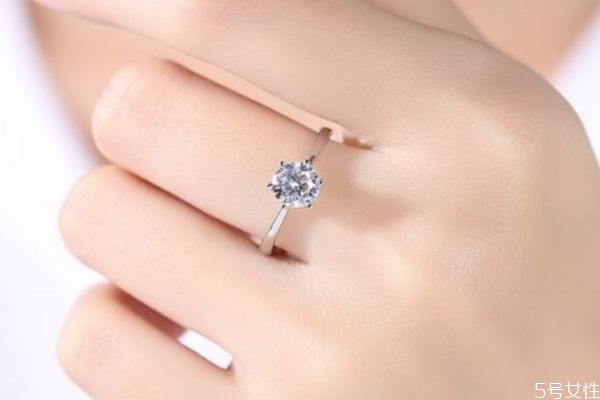 一般求婚戒指什么价位合适,求婚用什么戒指合适 一般求婚戒指什么价位合适,求婚用什么戒指合适