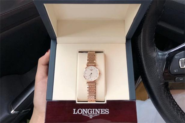 浪琴实体店和官网价格一样吗?,浪琴是网上买还是实体店