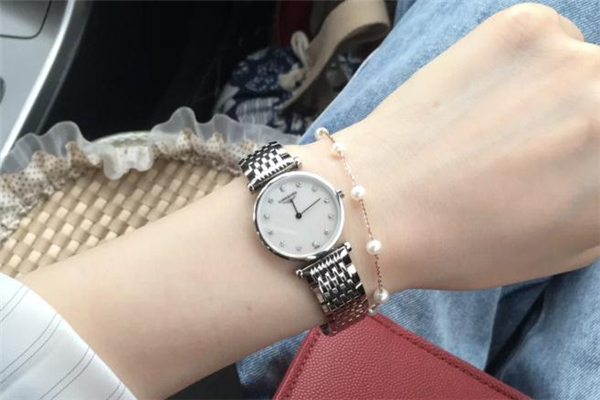 浪琴手表换电池要钱吗?,浪琴手表换电池太贵了