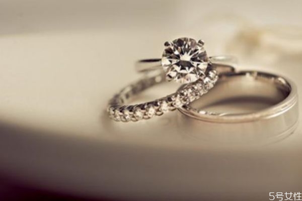 戒指戴上去取不下来怎么办,戴戒指每个手指的意义