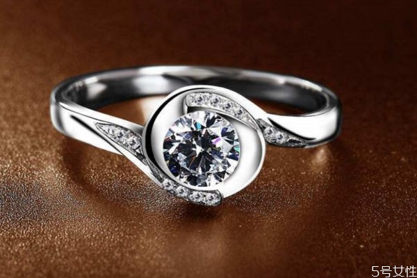 结婚戒指换新有讲究么男的想换,结婚戒指换了有什么讲究吗