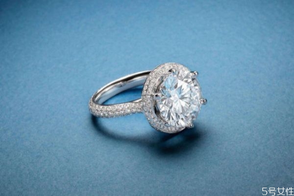 结婚戒指买黄金好还是钻戒好,结婚是买钻戒还是买黄金 结婚戒指买黄金好还是钻戒好,结婚是买钻戒还是买黄金