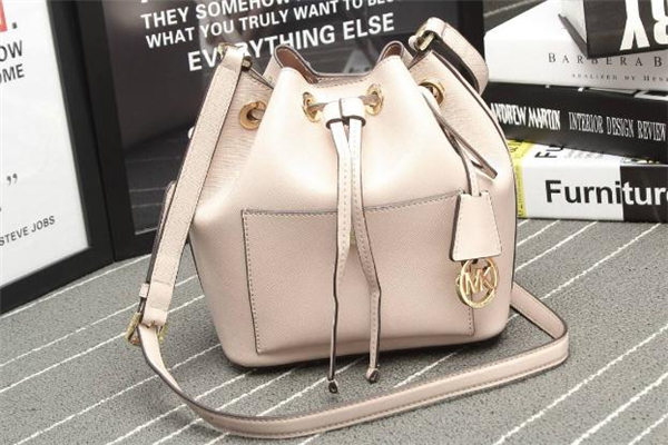 mk水桶包专柜价格,mk水桶包专柜价格2020