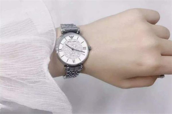 阿玛尼手表打开表扣步骤,阿玛尼手表扣子怎么打开 阿玛尼手表打开表扣步骤,阿玛尼手表扣子怎么打开