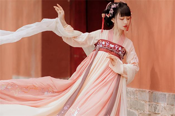 为什么汉服这么贵,汉服现在为什么这么火