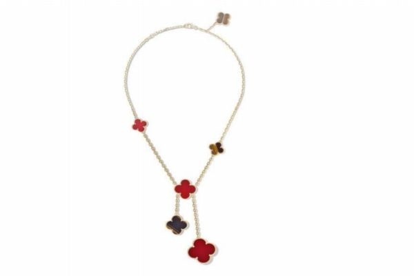 梵克雅宝不能碰水吗,梵克雅宝绿色四叶草是不能沾水吗