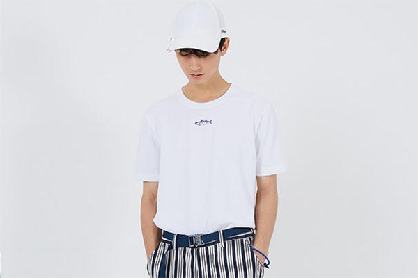 搭配棒球帽的发型,搭配棒球帽的发型女