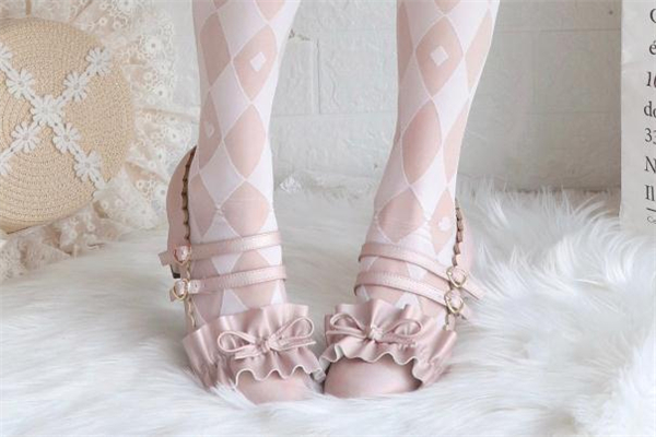 洛丽塔的鞋子叫什么,洛丽塔的鞋子叫什么鞋