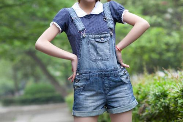 梨形身材适合穿背带裤吗,梨形身材能穿短外套吗