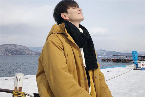 黄色棉衣搭配什么好看,男生黄色衣服怎么搭配