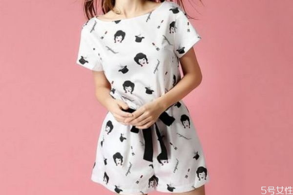 女生夏天衣服搭配,夏天穿衣搭配女