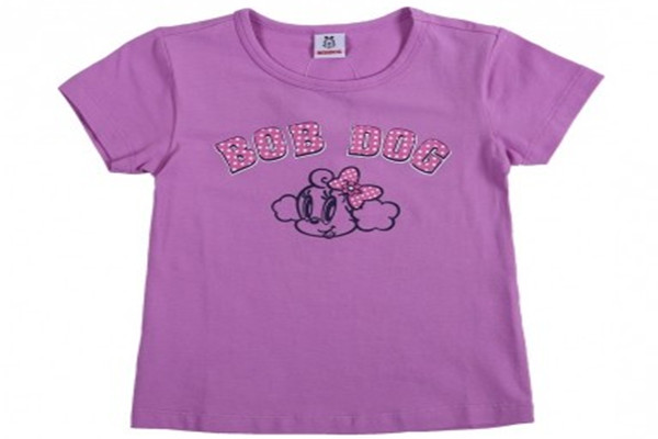 红色衣服搭配什么颜色裤子,黑色衣服配什么颜色裤子