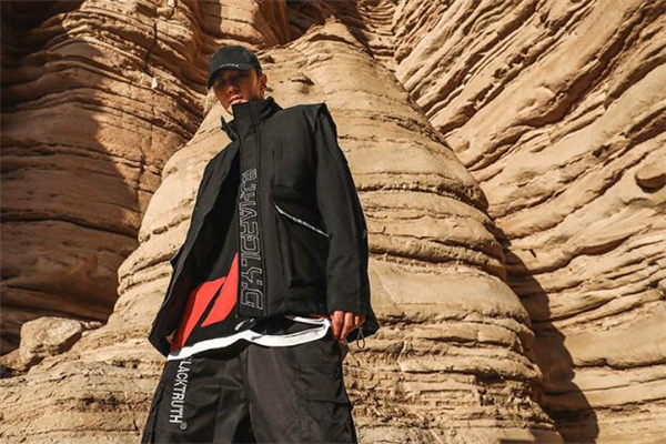 棉马甲买什么颜色好,冬天棉马甲什么颜色好看