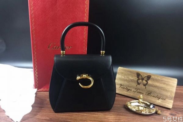 一个豹子头是什么牌子的包包,金属豹子头标志包包是什么牌子 一个豹子头是什么牌子的包包,金属豹子头标志包包是什么牌子