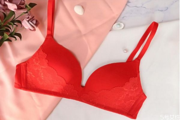 胸一大一小穿什么内衣最好,小胸妹子适合穿什么品牌内衣