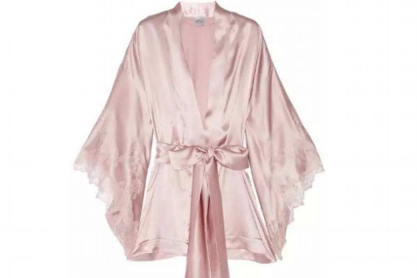 真丝衣服上有黄渍如何清洗,如何清洗真丝服装