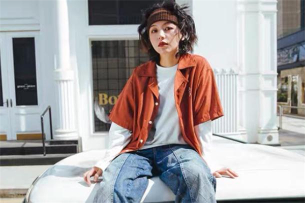 砖红色衬衫配什么裤子,砖红色的衣服怎么搭配图片