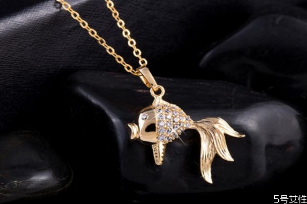 金项链去除污渍,怎么清洗金项链和金手链里的污垢