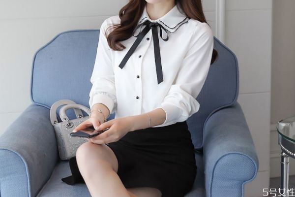 娃娃领衬衫怎么搭配裤子和鞋子,娃娃领衬衫搭配什么裤子