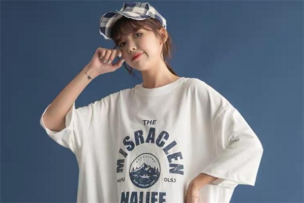 白色衣服搭配什么帽子好看图片,白色衣服搭什么颜色帽子