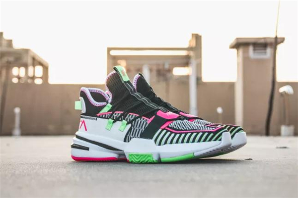 安踏轻狂一代怎么样,安踏轻狂系列