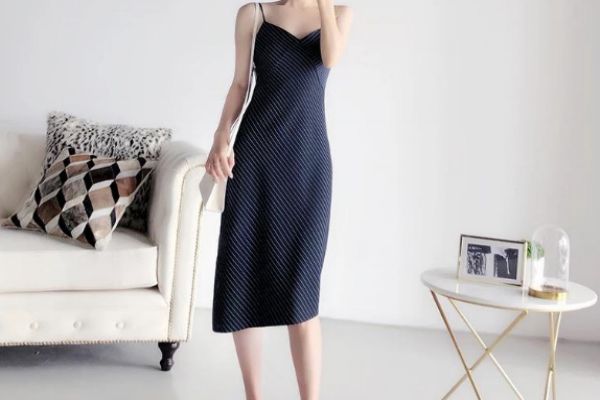 吊带裙怎么分前后,吊带裙怎么分前后图片