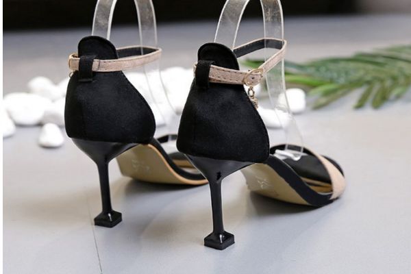 一字带凉鞋搭配图片,一字带平底凉鞋