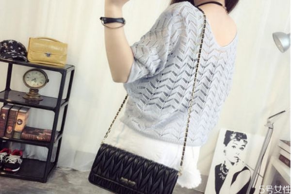 镂空针织衫搭配什么内搭,镂空针织衫内搭可以穿什么
