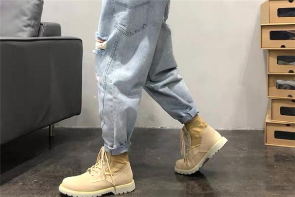 港风牛仔裤配什么上衣,港风裤子配什么衣服