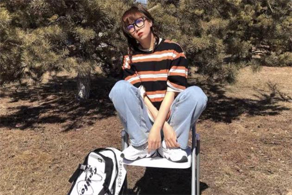 条纹裤配什么衣服好看,条纹上衣搭配什么裤子