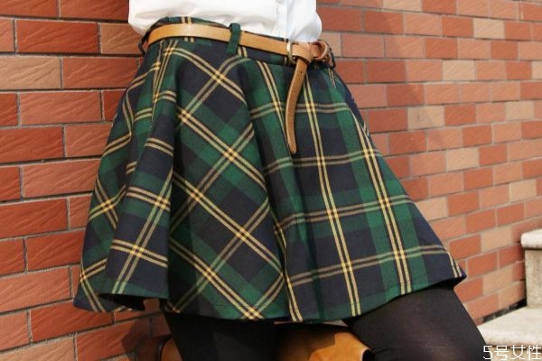 格子短裙怎么搭配上衣图片欣赏,格子短裙怎么搭配上衣图片 英伦小清新
