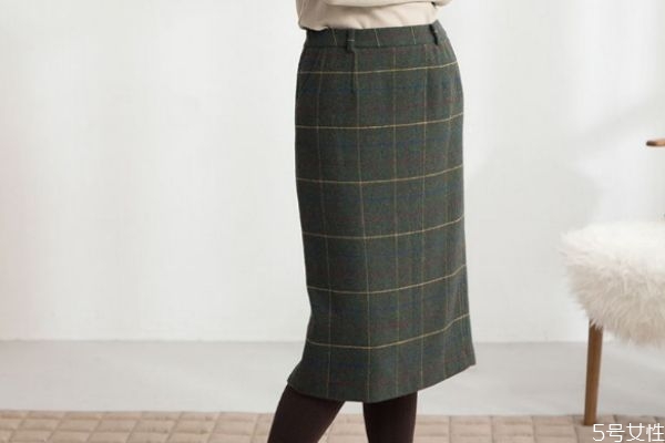 直筒裙搭配什么上衣好看,直筒裙配什么样上衣