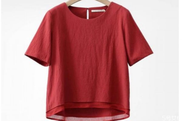 砖红色的裤子配什么衣服好,砖红色外套配什么颜色裤子好看