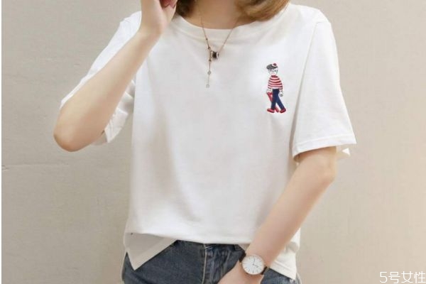 t恤配什么裤子好看,宽松大版t恤搭配什么裤子好看