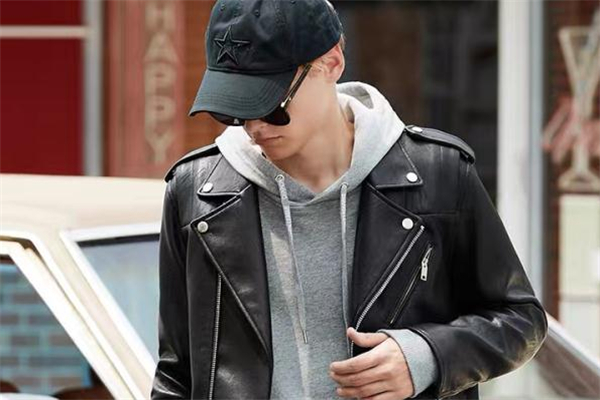 皮夹克搭配卫衣男士,皮夹克搭配卫衣