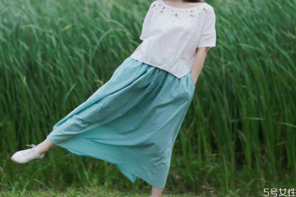 a字长裙搭配什么上衣好看,a字长裙搭配什么上衣冬季