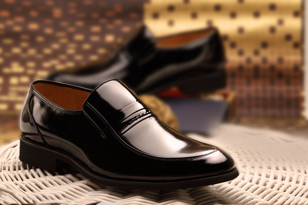 光面皮鞋和油面皮鞋怎么区分,光面皮鞋和油面皮鞋 光面皮鞋和油面皮鞋怎么区分,光面皮鞋和油面皮鞋