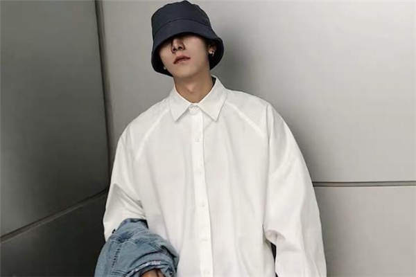 白色帽衫配什么外套,白色帽衫搭配