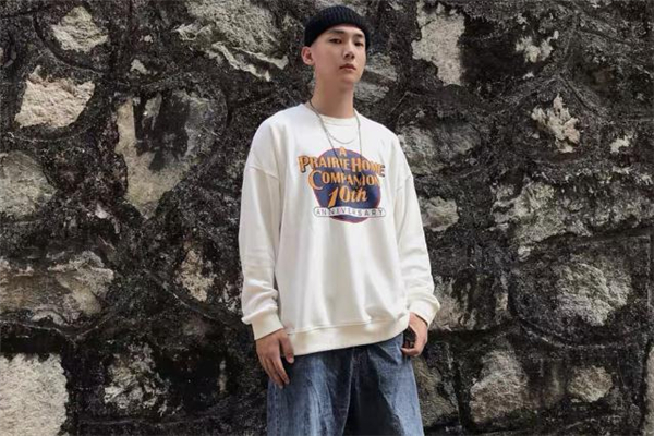 白色卫衣配什么颜色帽子好看,白色戴帽卫衣搭配图片