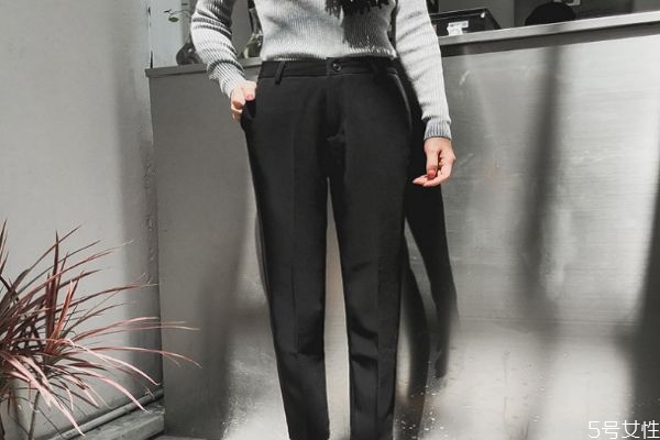 黑裤子为什么会发白,黑裤子为什么会发白怎么办