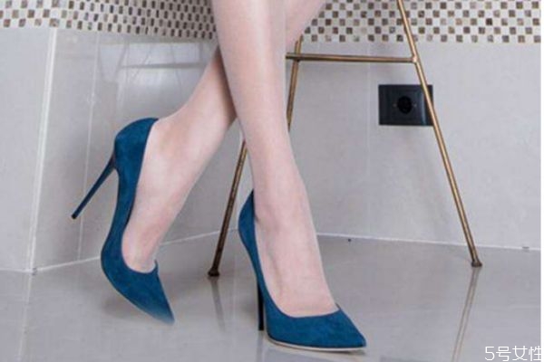 蕾丝袜子搭配,肉色打底袜搭什么鞋