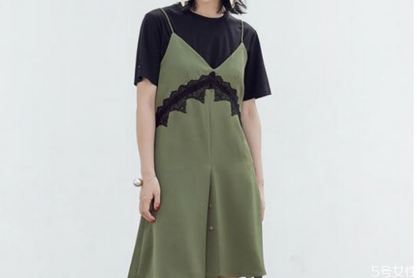 橄榄绿衣服搭配什么颜色好看,橄榄绿搭配什么颜色的衣服