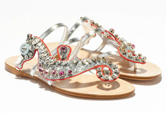 脚黑穿什么颜色的凉鞋显白,脚黑穿什么颜色的凉鞋好看 脚黑穿什么颜色的凉鞋显白,脚黑穿什么颜色的凉鞋好看