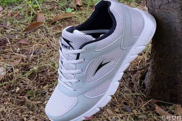 网面白鞋怎么清洗干净,白鞋网面很脏怎么洗技巧