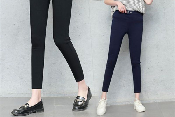 宽脚牛仔裤怎么搭配上衣,窄脚裤搭配什么衣服