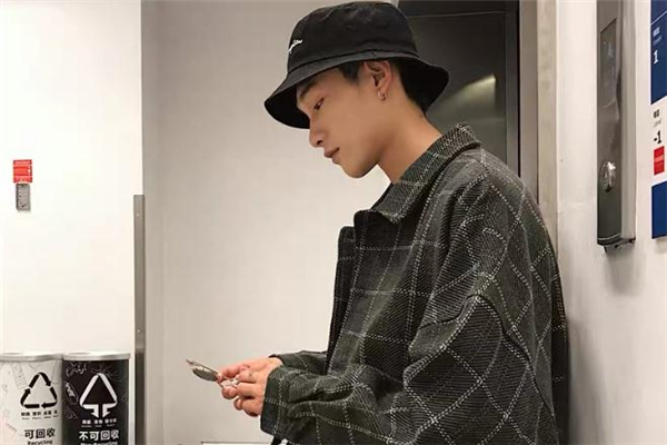 衬衫配什么帽子好看图片,格子外套配什么帽子好看