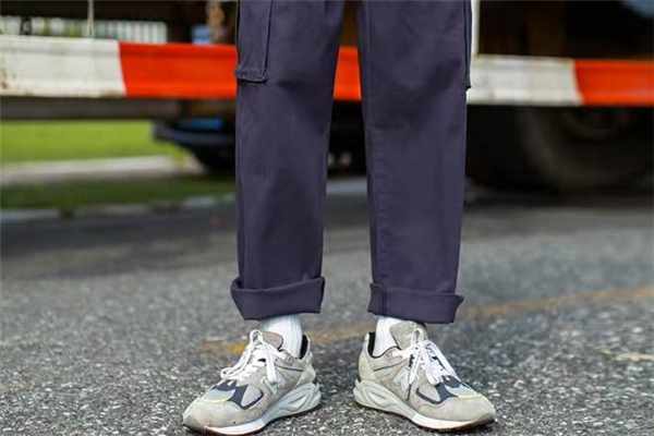 直筒裤可以搭配什么鞋子,直筒裤配什么鞋子好看图解